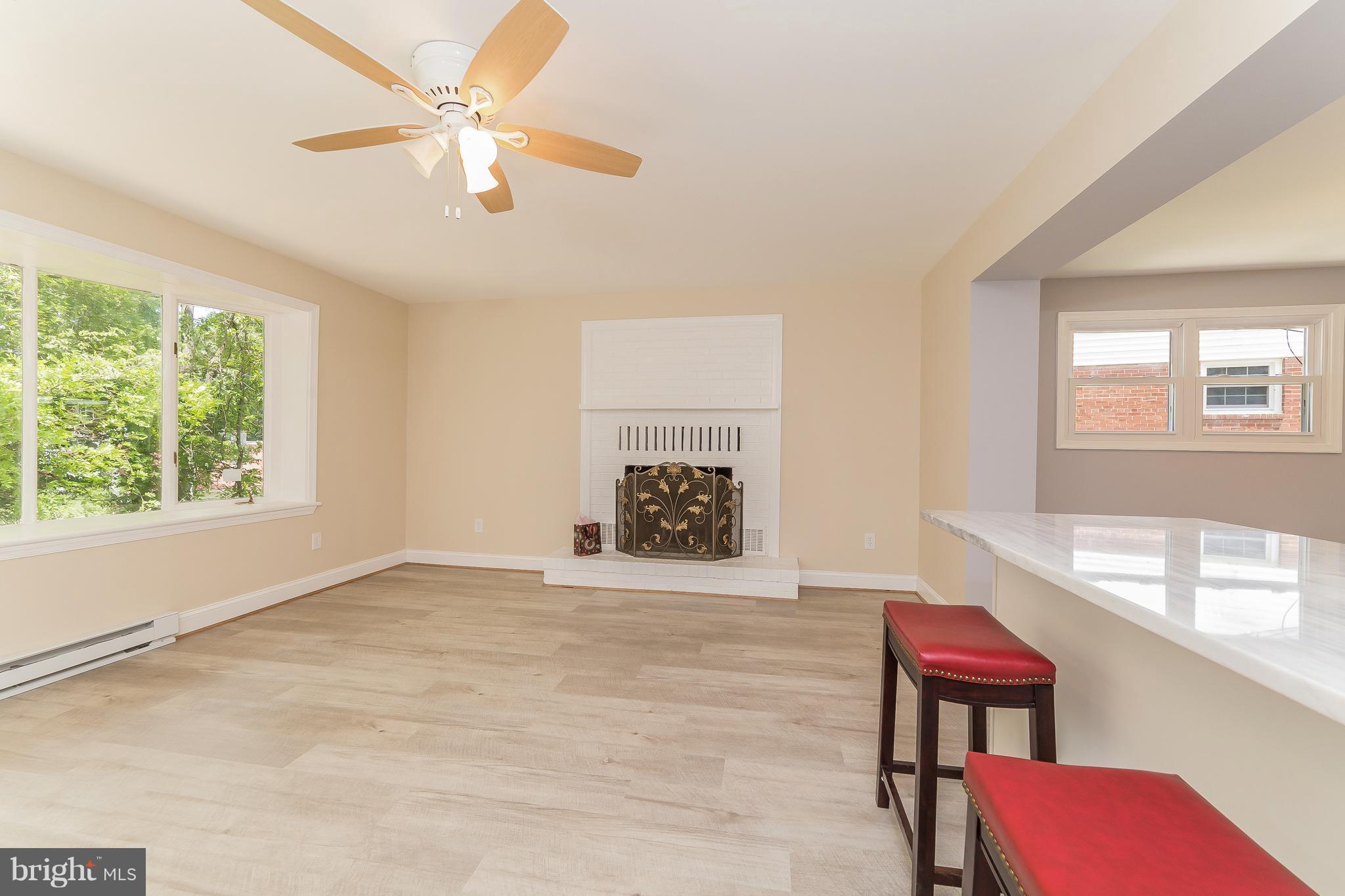 917 Benson Terrace Silver Spring, MD 20901 - Photo 10 of 25 a view of a livingroom with a workspace