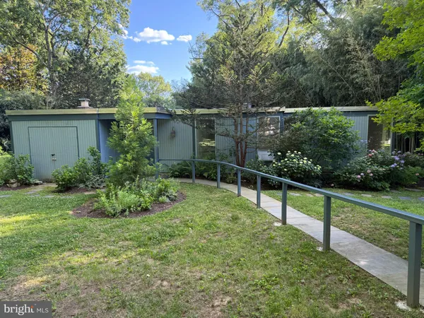 $4,900 | 2111 Mason Hill Drive, Alexandria, VA 22306