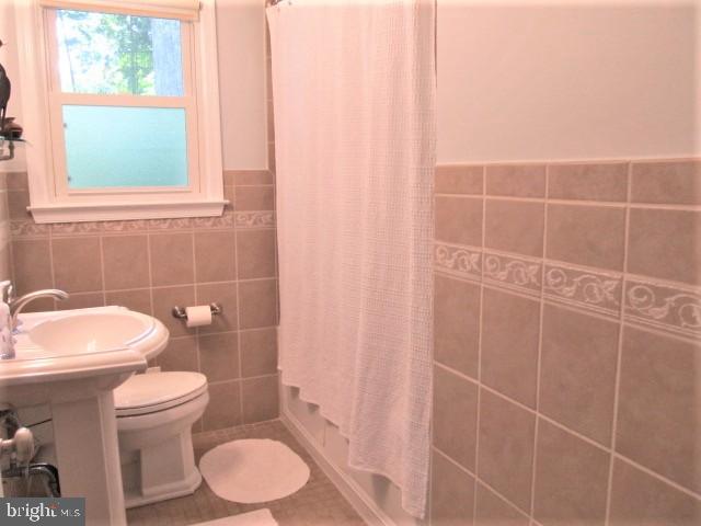 417 West Maple Road Linthicum Heights, MD 21090 - Photo 13 of 46 Gorgeous tilework!