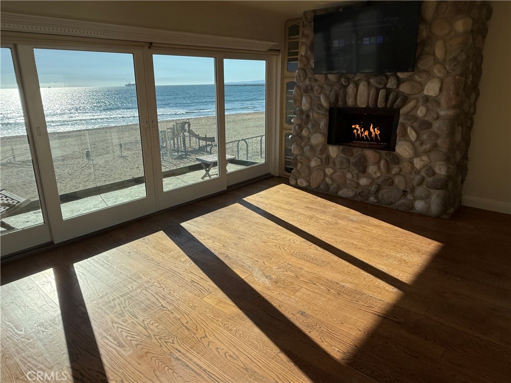 87 A Surfside Avenue Surfside, CA 90743 - Photo 9 of 14 a bed sitting in a bedroom next to a window