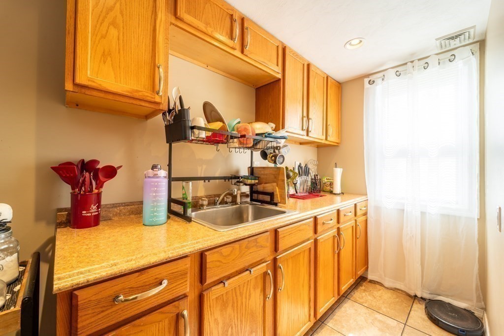 4 Arthur Street Worcester, MA 01604 - Photo 16 of 39