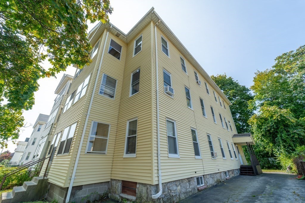 4 Arthur Street Worcester, MA 01604 - Photo 2 of 39