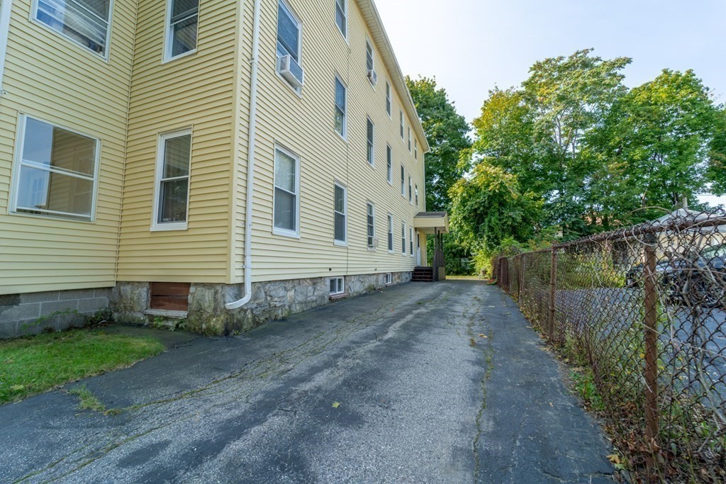 4 Arthur Street Worcester, MA 01604 - Photo 3 of 39