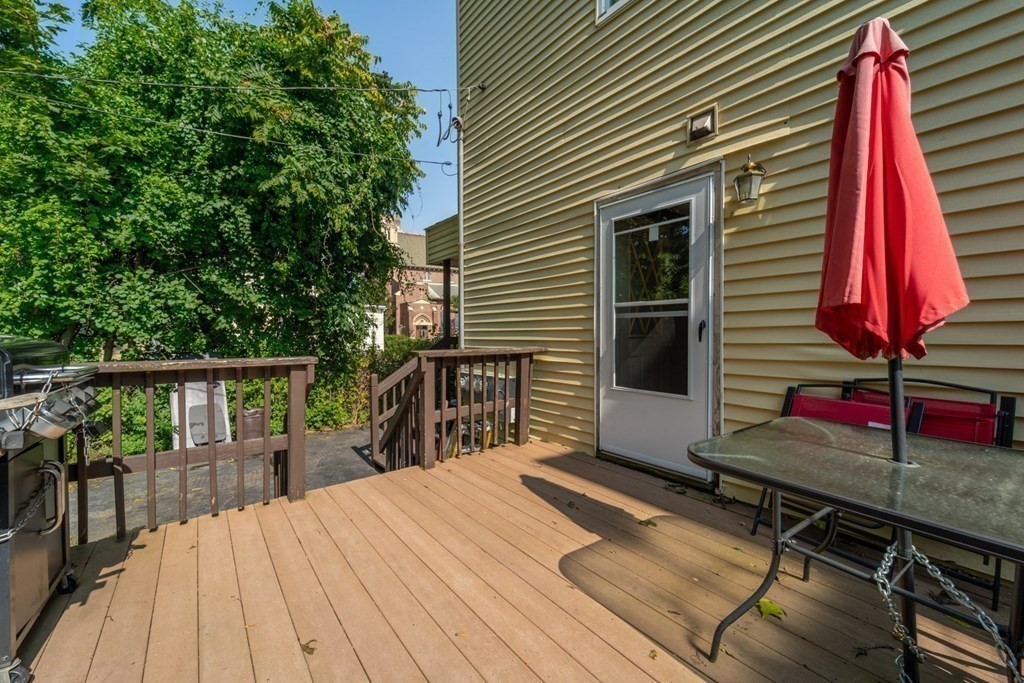 4 Arthur Street Worcester, MA 01604 - Photo 6 of 39