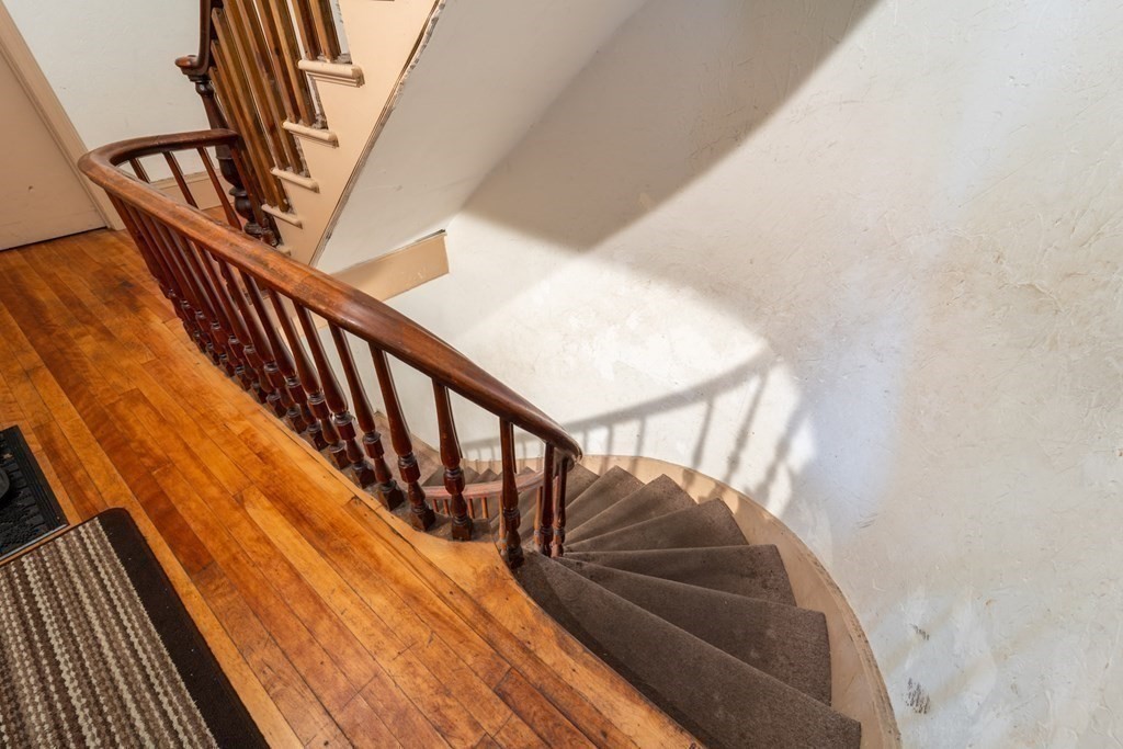 4 Arthur Street Worcester, MA 01604 - Photo 9 of 39