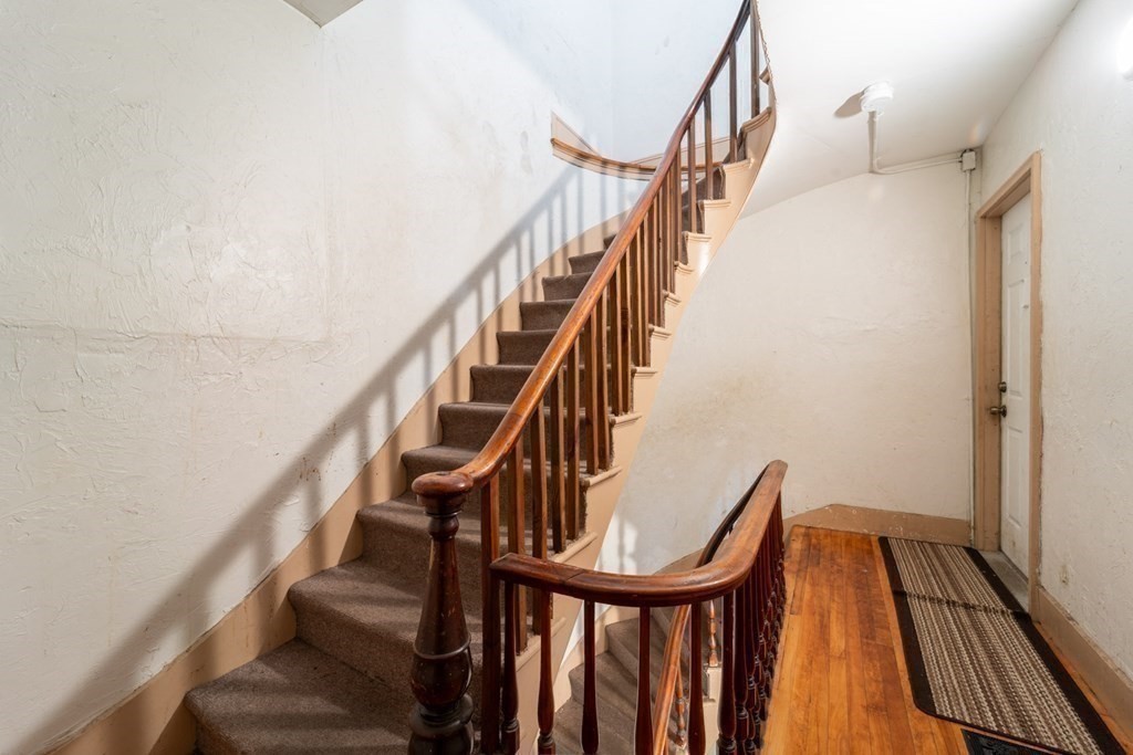 4 Arthur Street Worcester, MA 01604 - Photo 10 of 39