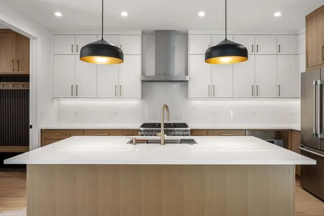 $1,549,000 | 2422 Grant Street, Evanston, IL 60201