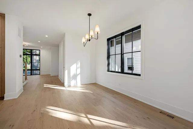 $1,549,000 | 2422 Grant Street, Evanston, IL 60201