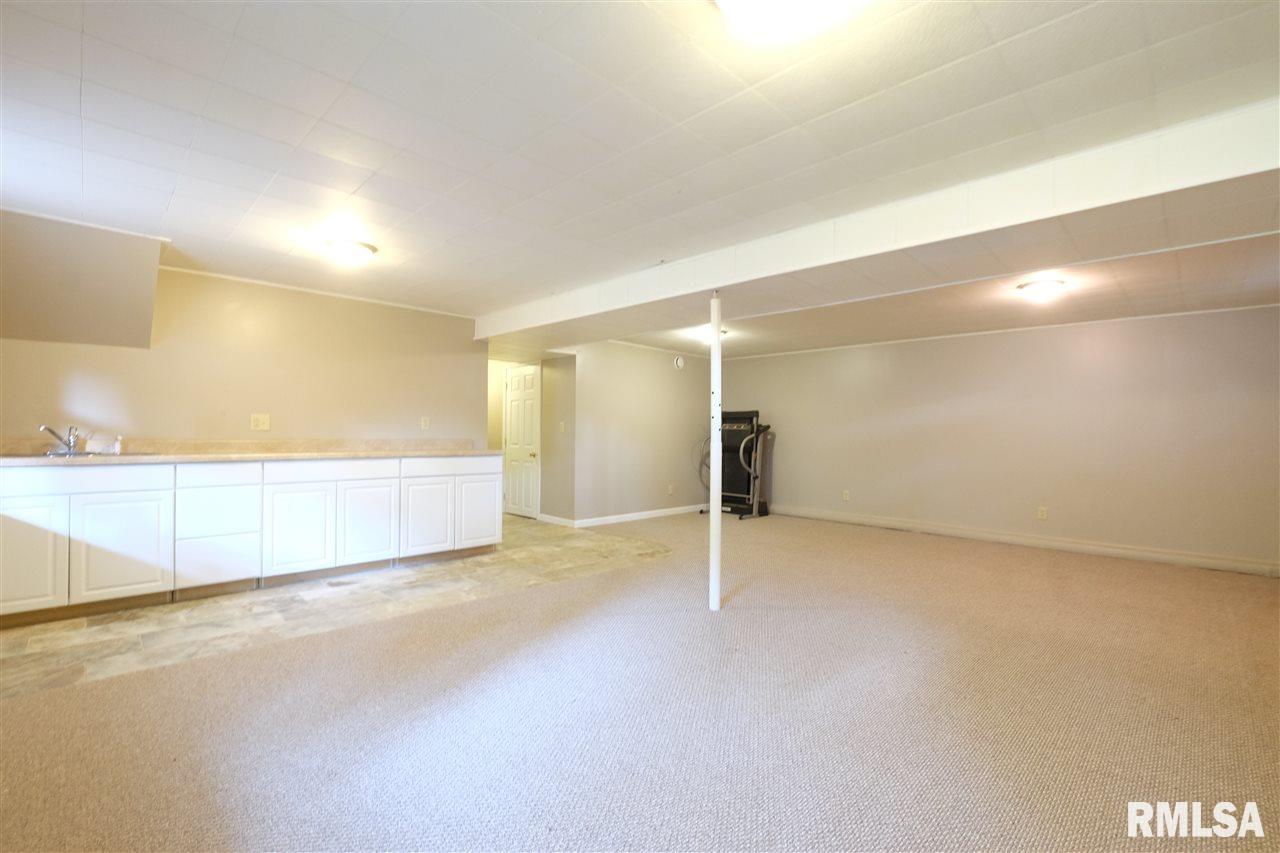 806 Springfield Road East Peoria, IL 61611 - Photo 25 of 36 Gallery Image 25