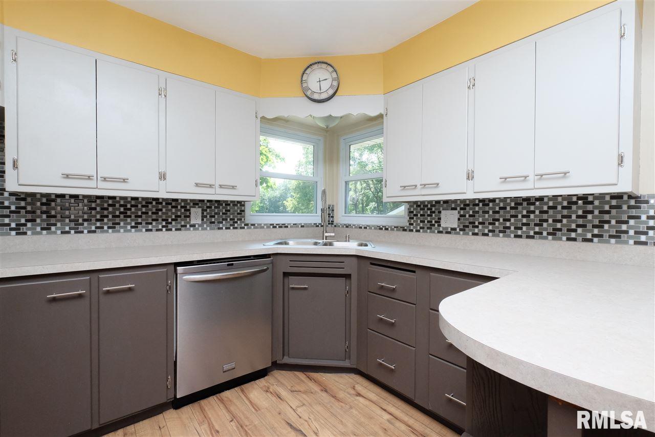 806 Springfield Road East Peoria, IL 61611 - Photo 8 of 36 Gallery Image 8
