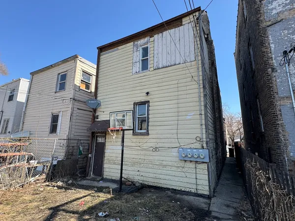$225,000 | 940 North Hamlin Avenue, Chicago, IL 60651
