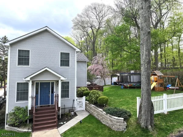 $560,000 | 33 Woodsedge Avenue, Budd Lake, NJ 07828