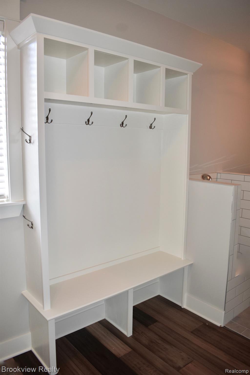 2893 Dearborn Avenue Rochester, MI 48309 - Photo 11 of 27 Cubby with bench