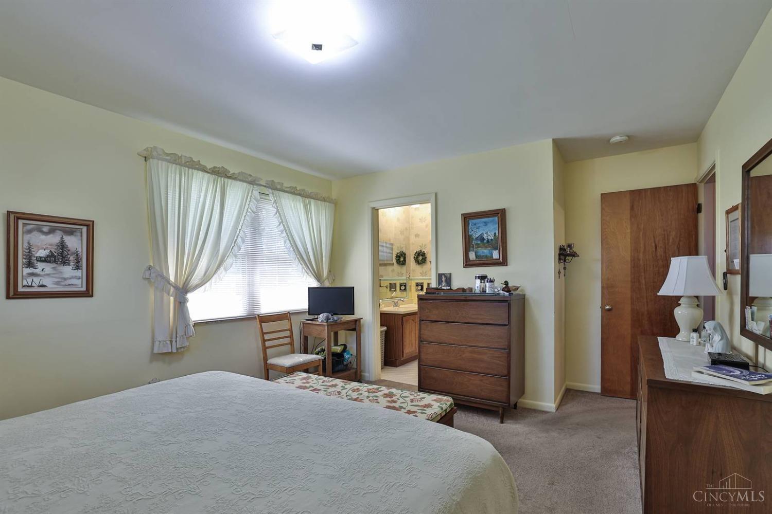 2040 Springdale Road Cincinnati, OH 45231 - Photo 13 of 24 Gallery Image 13