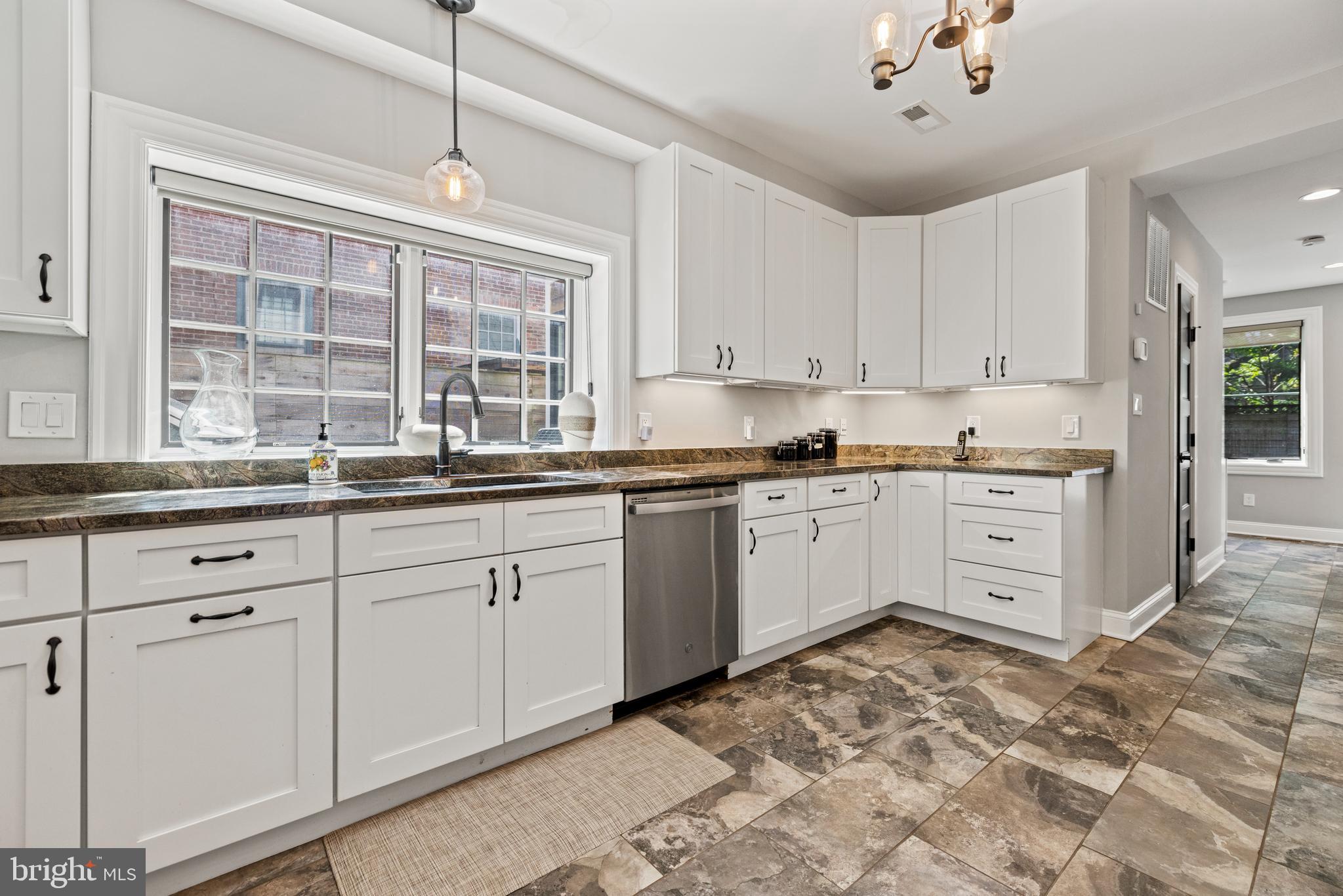 407 Independence Avenue Southeast Washington, DC 20003 - Photo 11 of 41