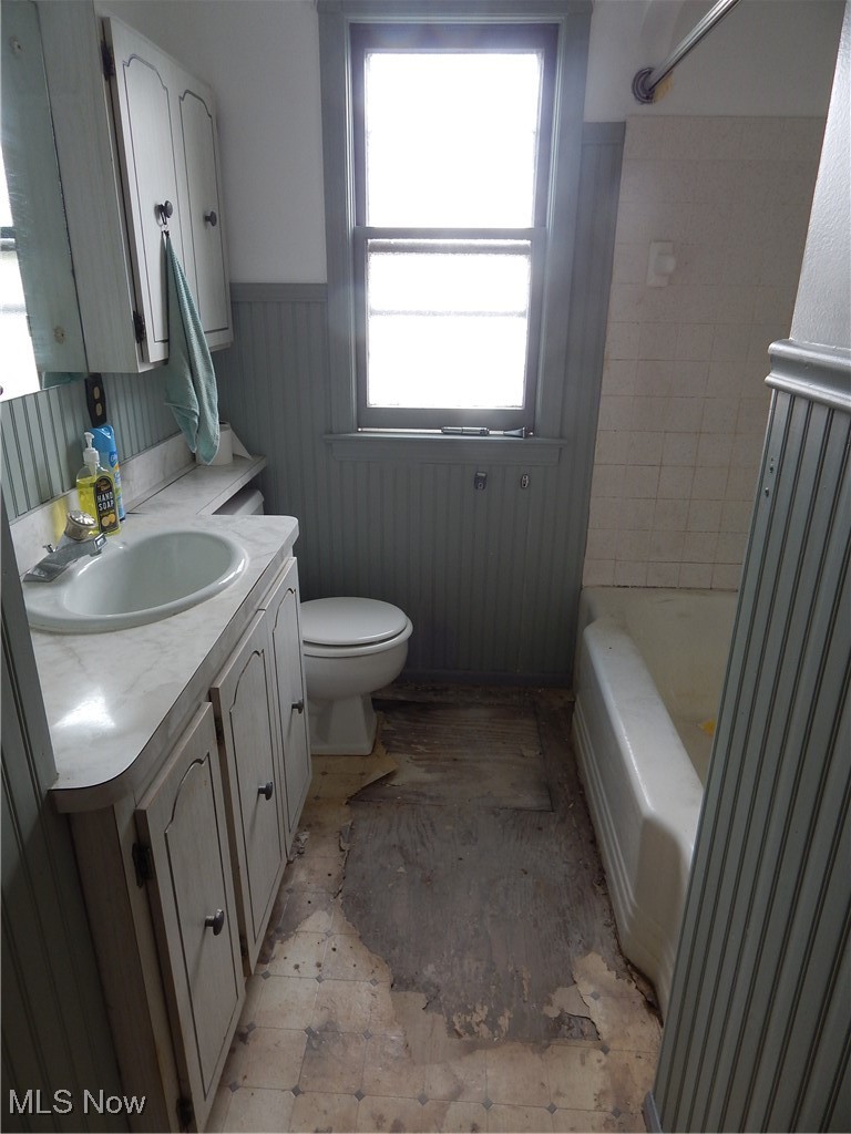 6990 Broadview Road Cleveland, OH 44134 - Photo 17 of 36 Full bath with vanity and a wainscoted wall, & tub/shower combo is waiting for your touches.