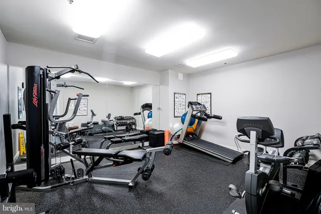 $2,400 | 10328 Sager Avenue, Unit 101, Fairfax, VA 22030