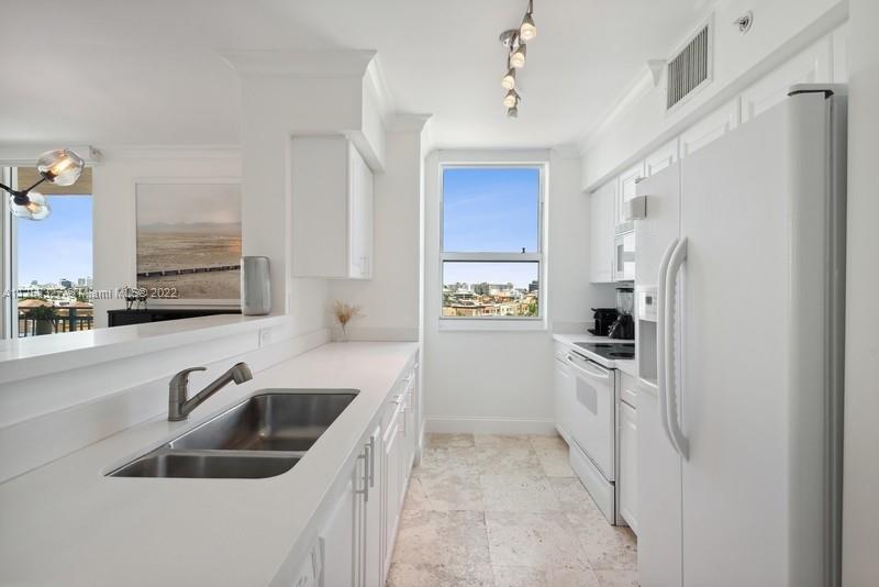 90 Alton Road, Unit 811 Miami Beach, FL 33139 - Photo 3 of 25
