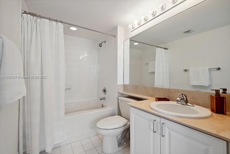 90 Alton Road, Unit 811 Miami Beach, FL 33139 - Photo 9 of 25