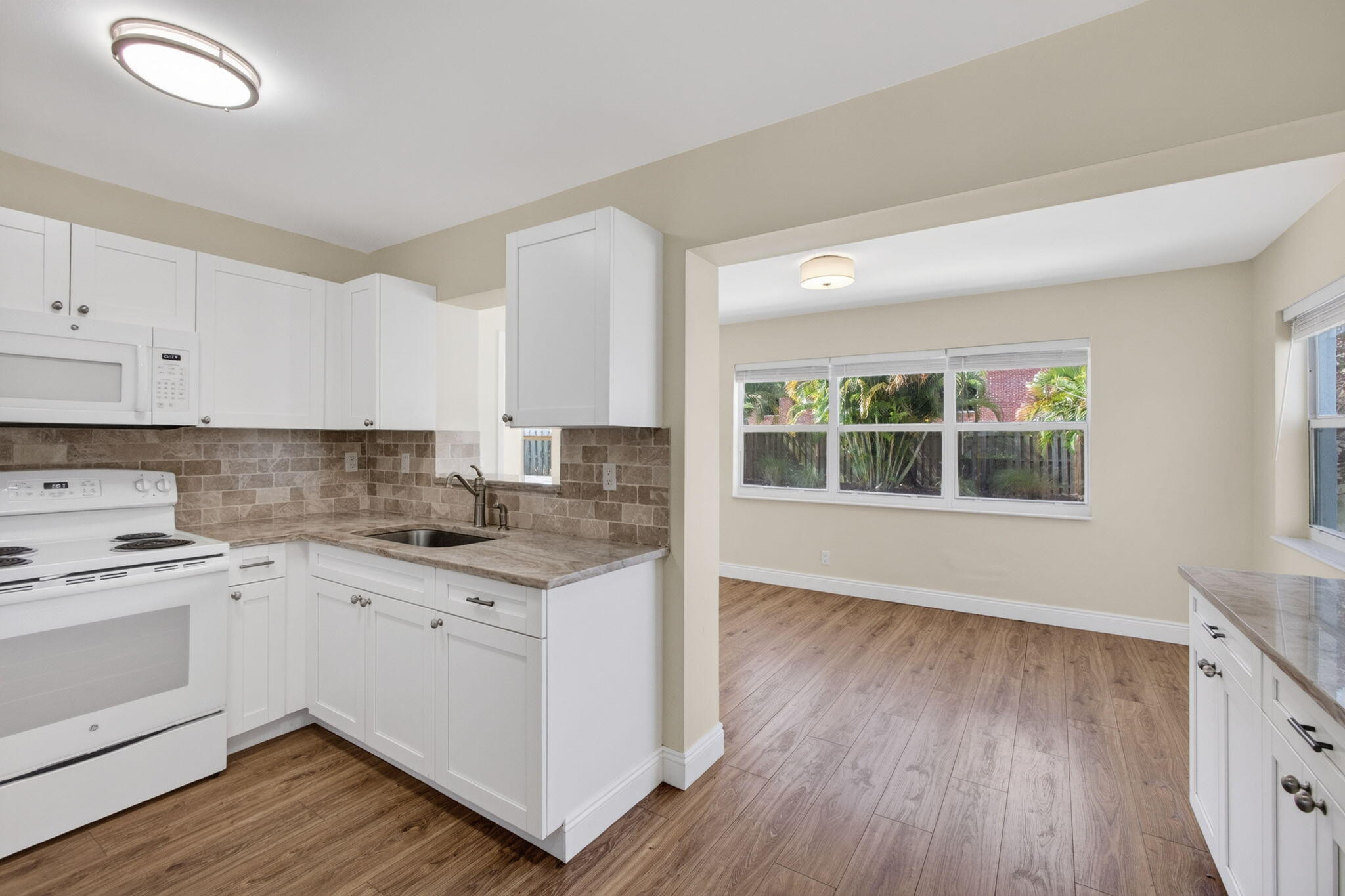 1333 West 31st Street Riviera Beach, FL 33404 - Photo 16 of 46 Kitchen