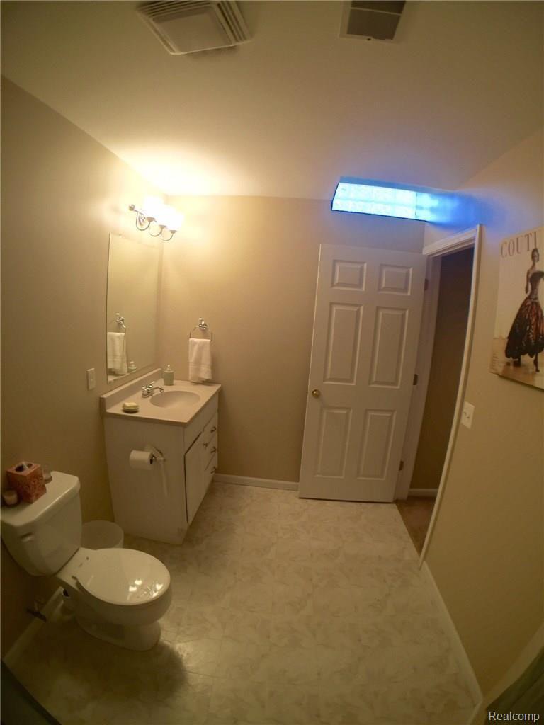 3799 Beechcrest Road Rochester, MI 48309 - Photo 20 of 20 085.JPG