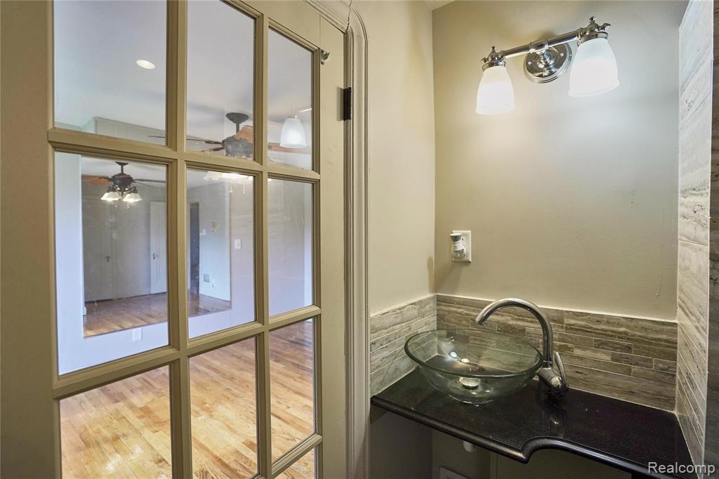 1430 Devonshire Road Grosse Pointe Park, MI 48230 - Photo 56 of 85