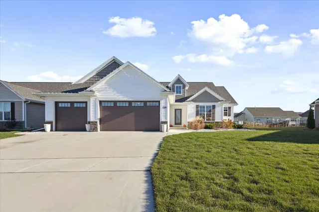 $540,000 | 7759 Sunstone Court, De Pere, WI 54115