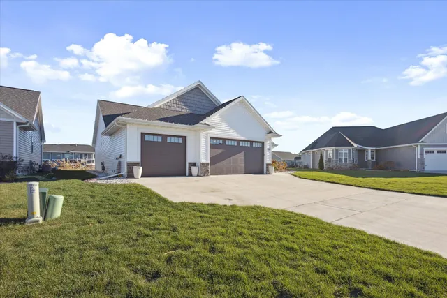 $540,000 | 7759 Sunstone Court, De Pere, WI 54115