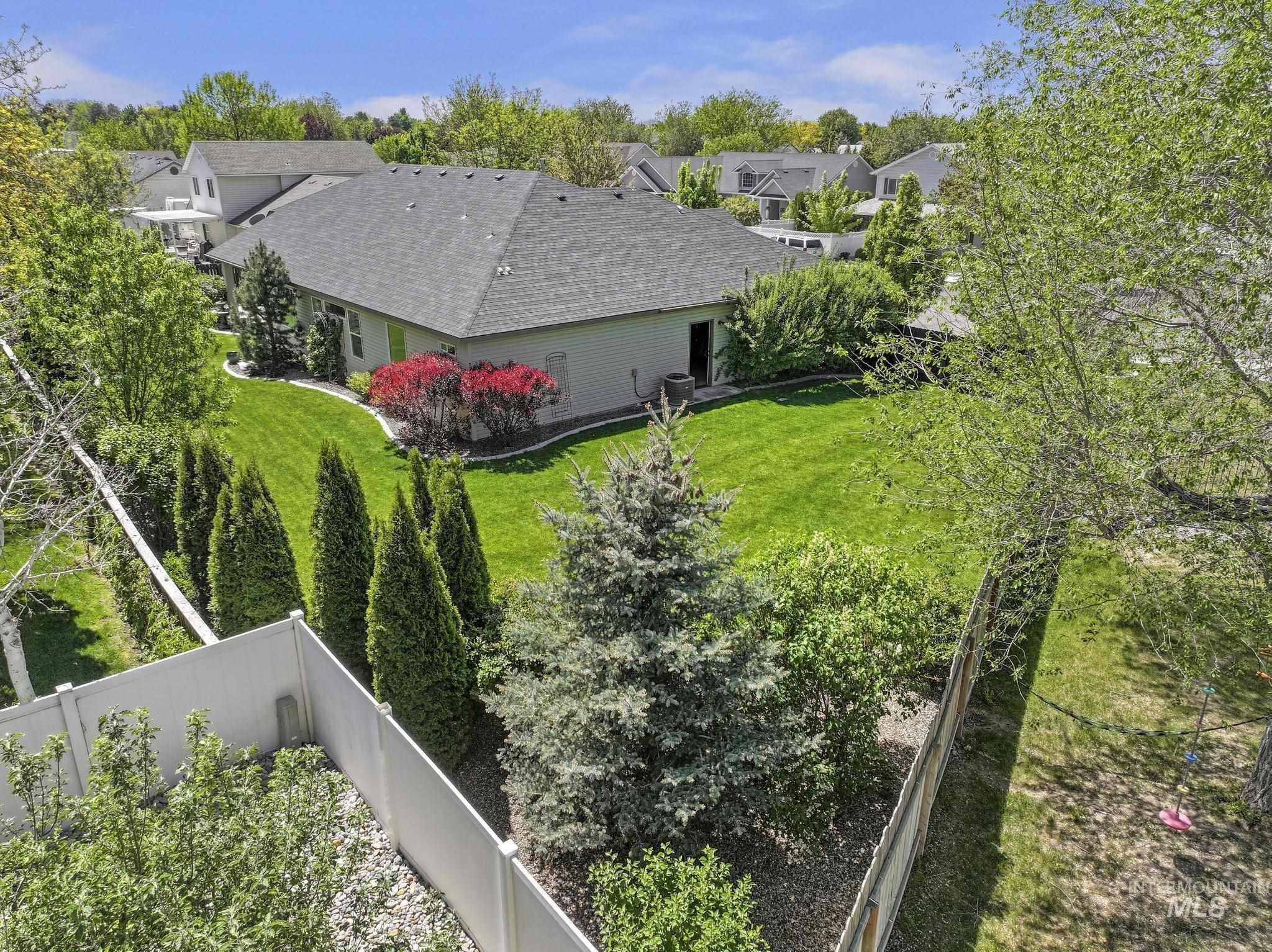1937 Tamarack Loop Twin Falls, ID 83301 - Photo 47 of 50 Expansive backyard featuring a manicured lawn, established landscaping, and a privacy fence