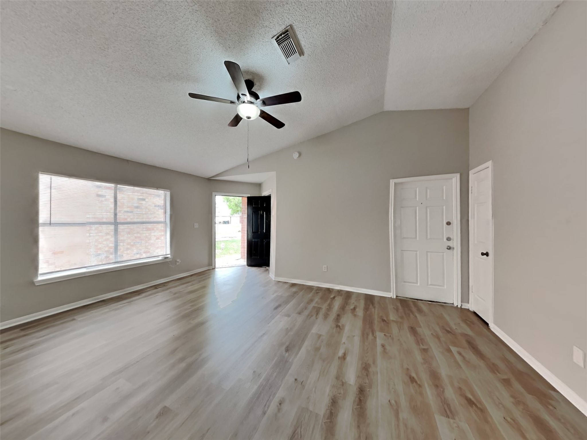 3115 Kelling Street Houston, TX 77045 - Photo 4 of 19