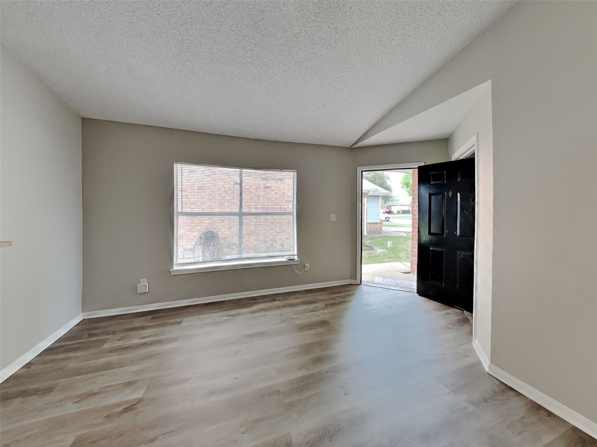 3115 Kelling Street Houston, TX 77045 - Photo 5 of 19