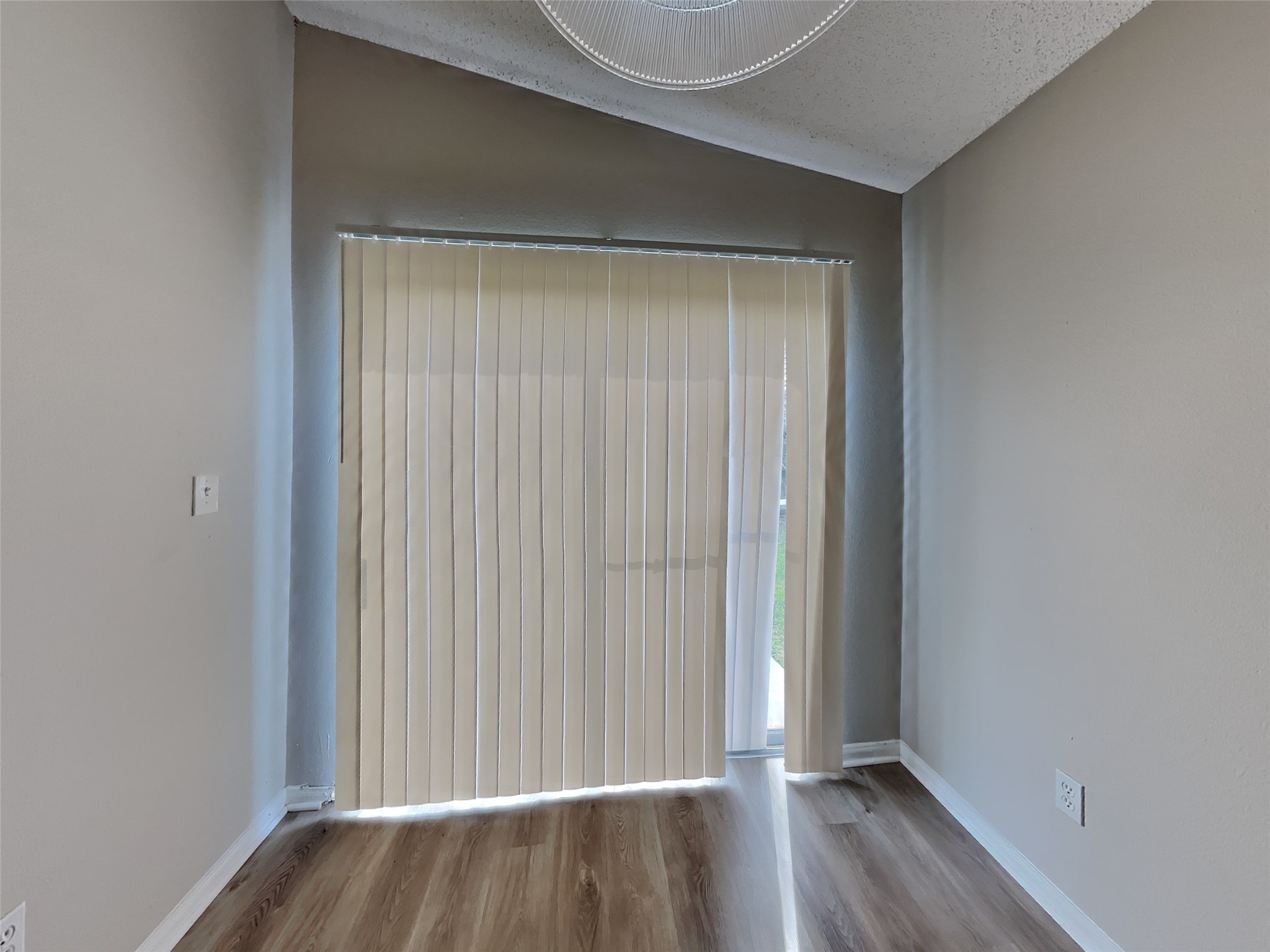 3115 Kelling Street Houston, TX 77045 - Photo 6 of 19