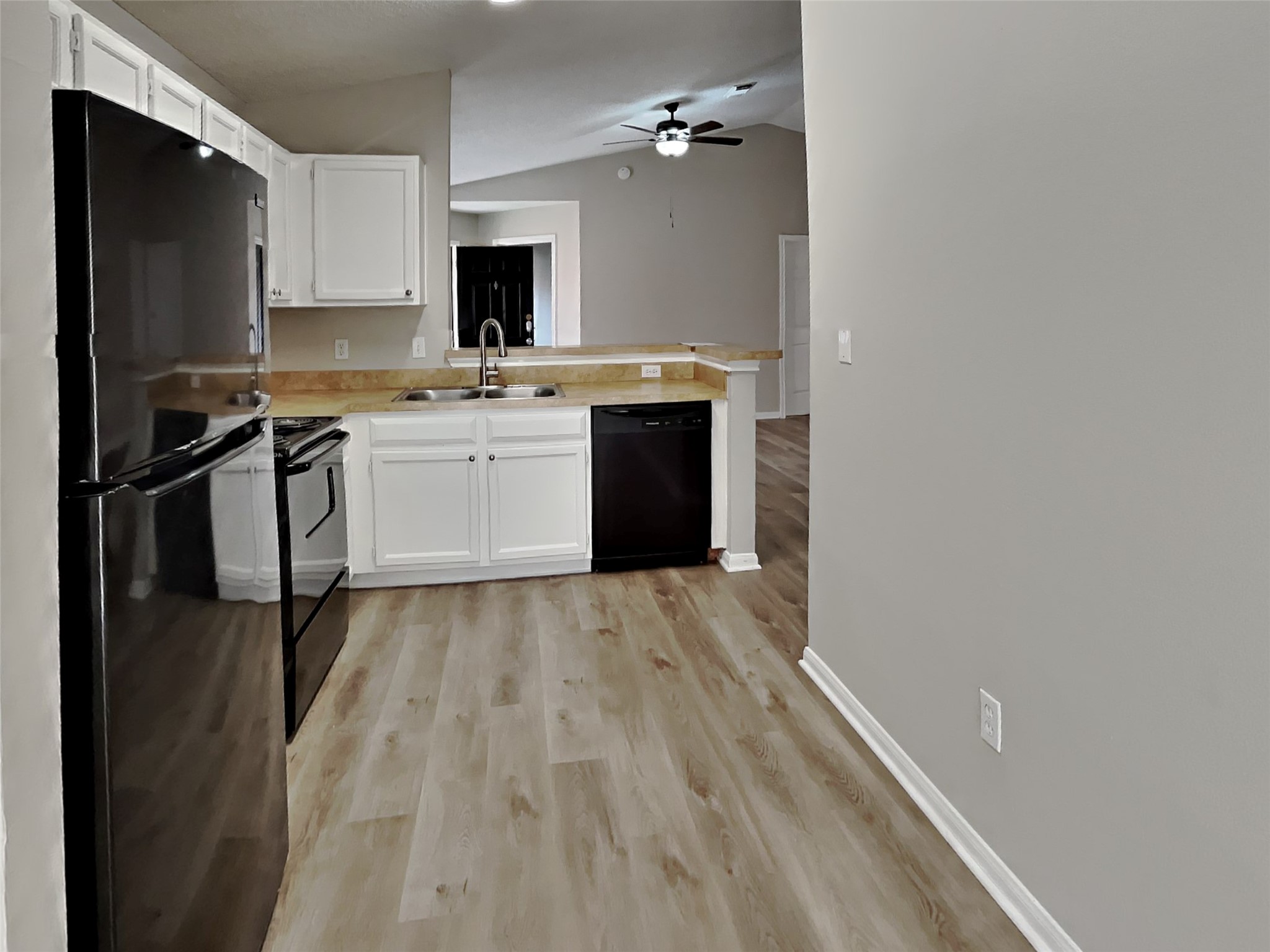 3115 Kelling Street Houston, TX 77045 - Photo 8 of 19