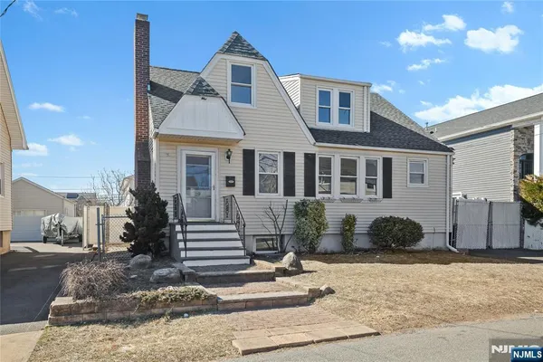 $3,990 | 19 Woodward Street, Saddle Brook, NJ 07663