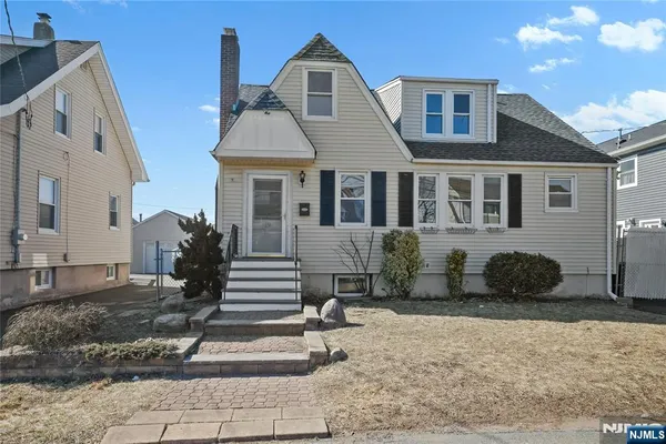 $3,850 | 19 Woodward Street, Saddle Brook, NJ 07663