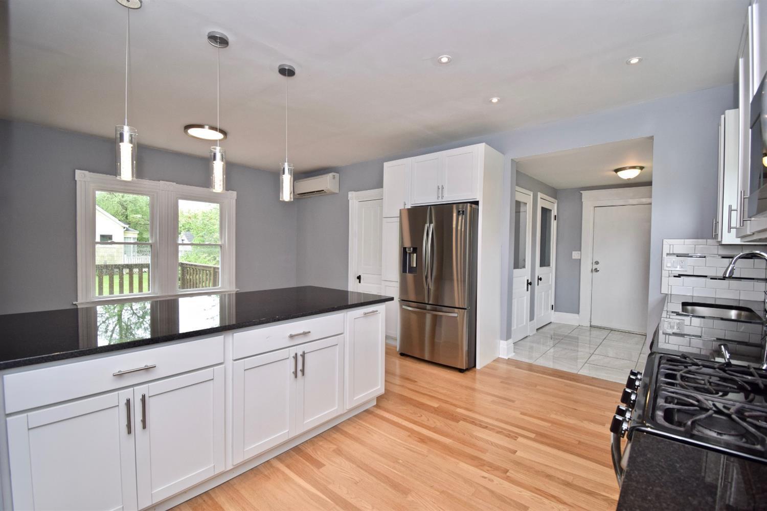 1047 Asbury Road Cincinnati, OH 45255 - Photo 8 of 37 Gallery Image 8