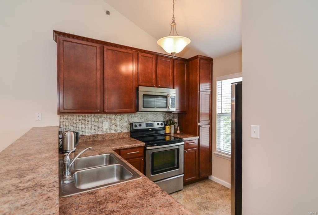 9723 Crayford Road, Unit F St. Louis, MO 63123 - Photo 4 of 15 Gallery Image 4
