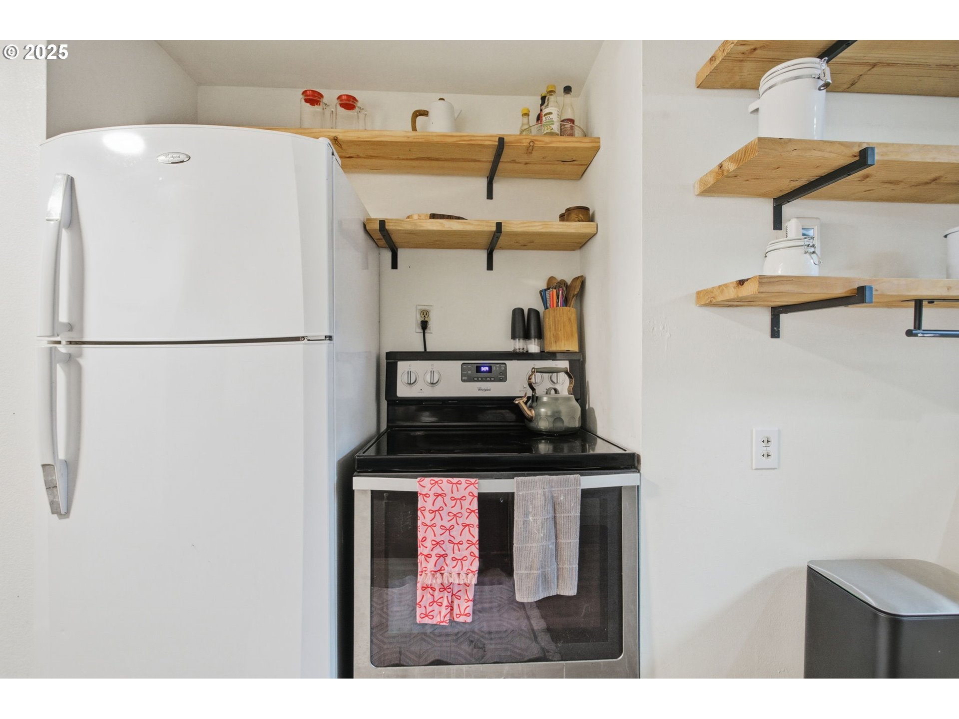 1487 Barton Street Eugene, OR 97404 - Photo 28 of 43