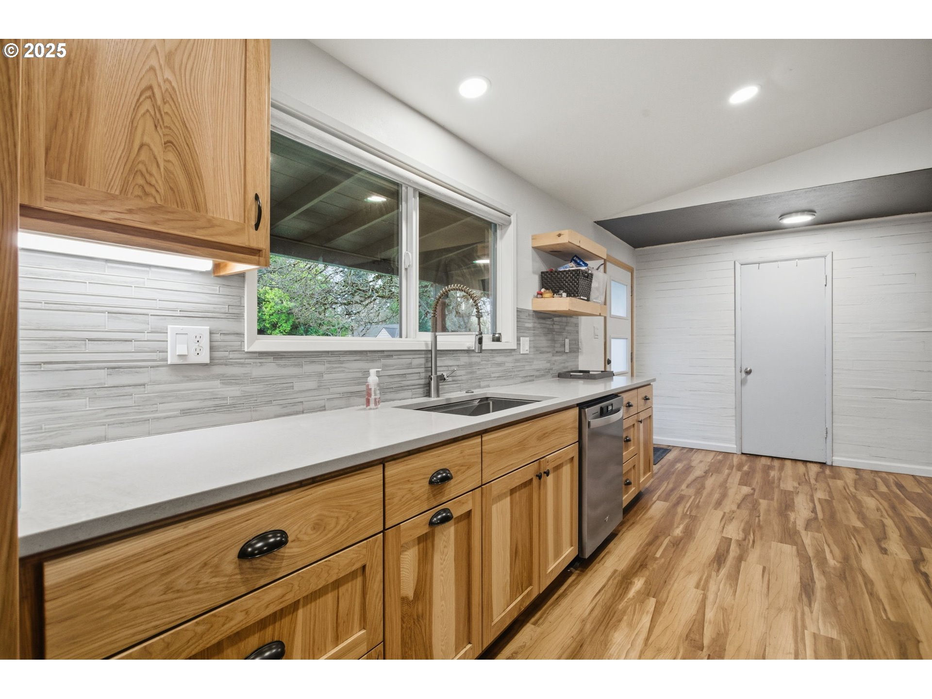 1487 Barton Street Eugene, OR 97404 - Photo 7 of 43