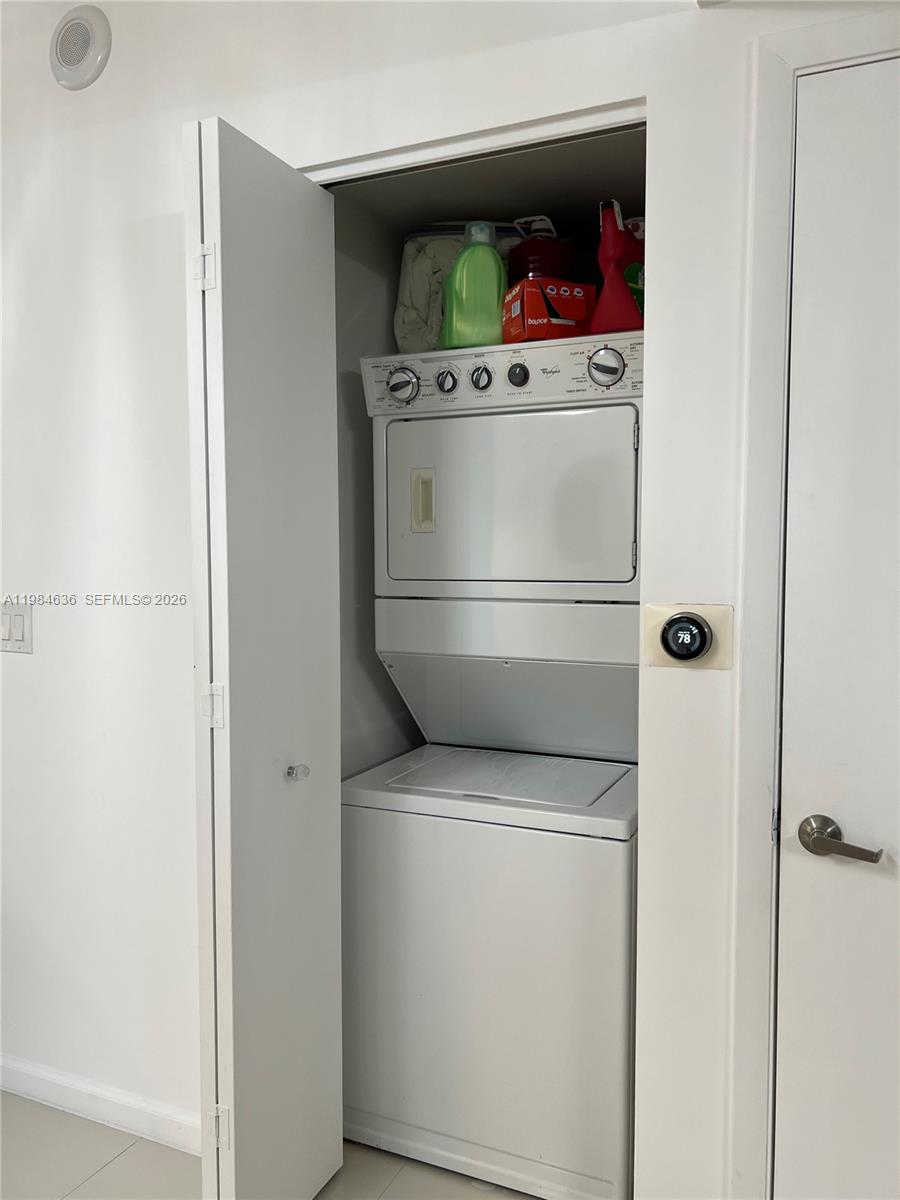 485 Brickell Avenue, Unit 4109 Miami, FL 33131 - Photo 15 of 15 a utility room with dryer and washer