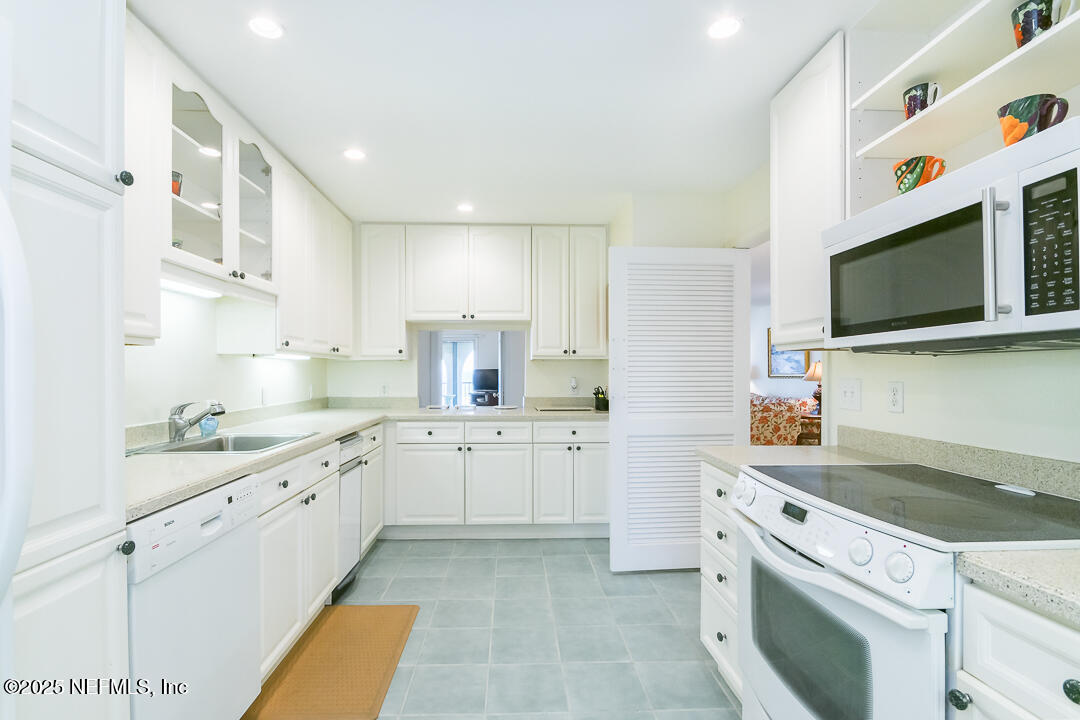 10 10th Street, Unit 11 Atlantic Beach, FL 32233 - Photo 3 of 17 Kitchen 1