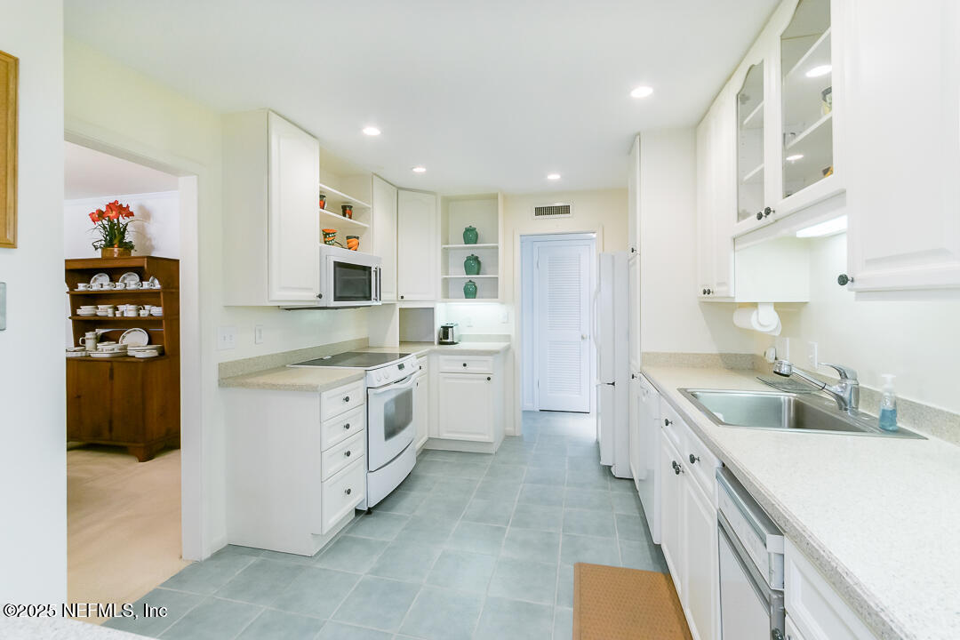 10 10th Street, Unit 11 Atlantic Beach, FL 32233 - Photo 4 of 17 Kitchen 2