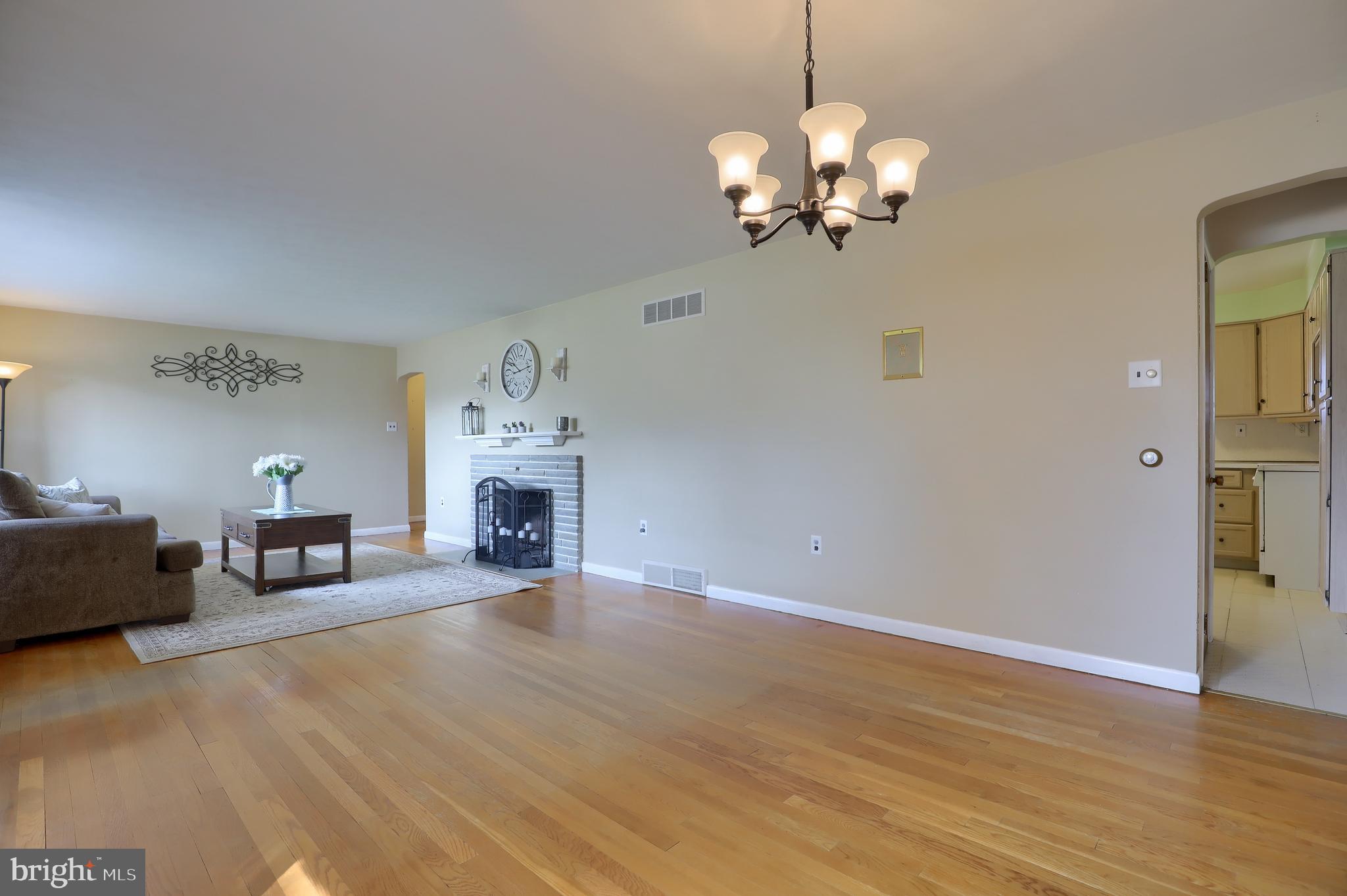 327 Edgehill Road York, PA 17403 - Photo 12 of 35