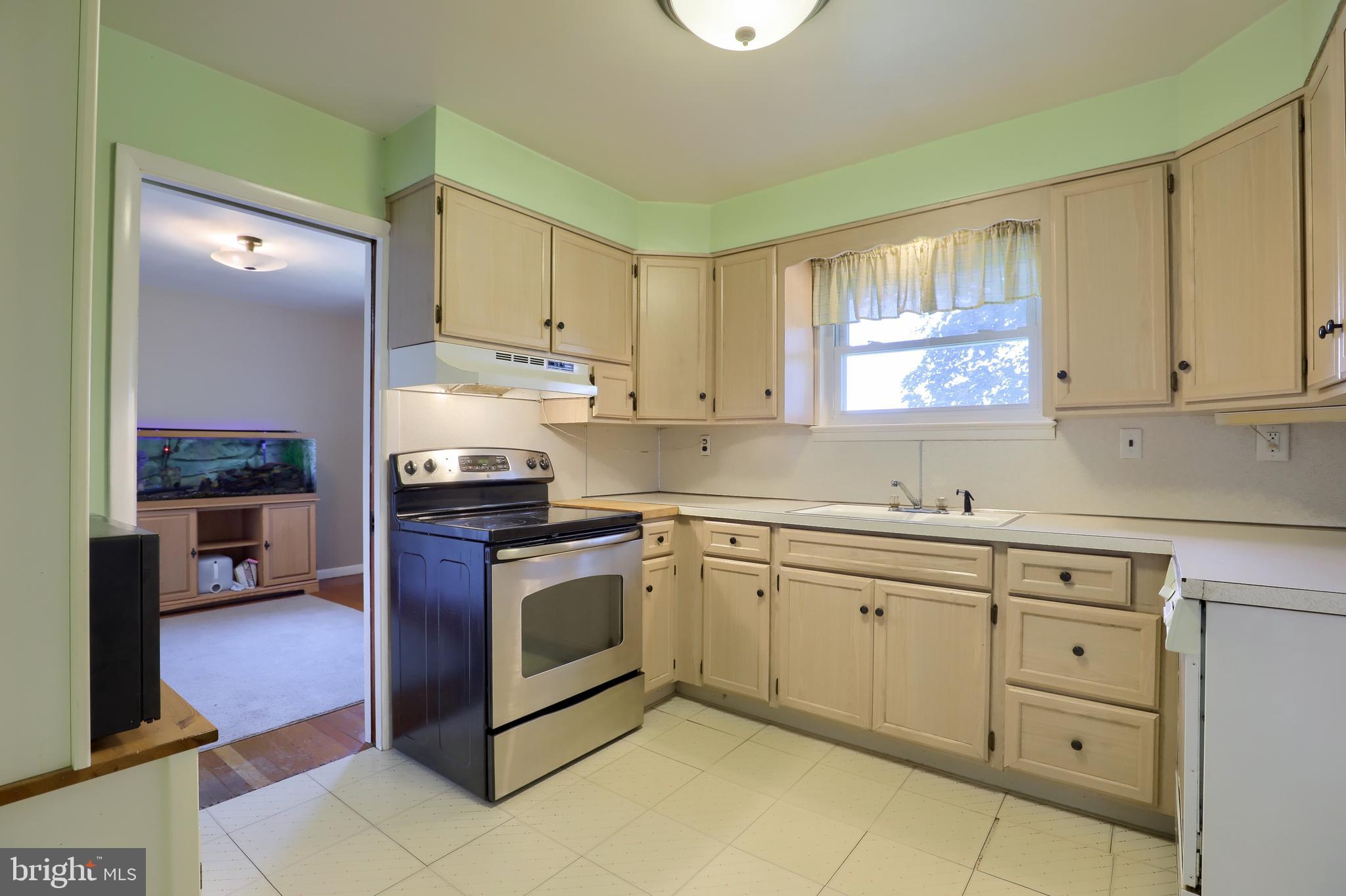 327 Edgehill Road York, PA 17403 - Photo 15 of 35