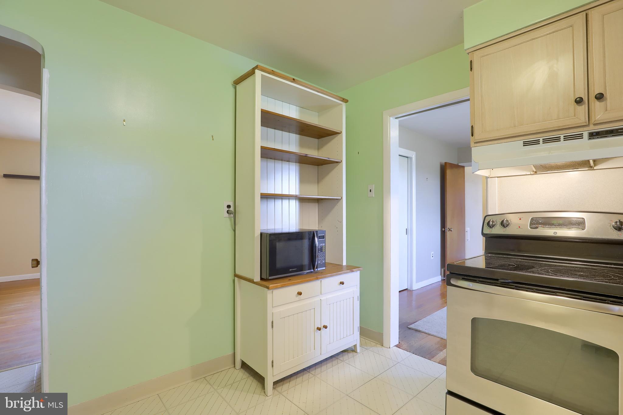 327 Edgehill Road York, PA 17403 - Photo 17 of 35