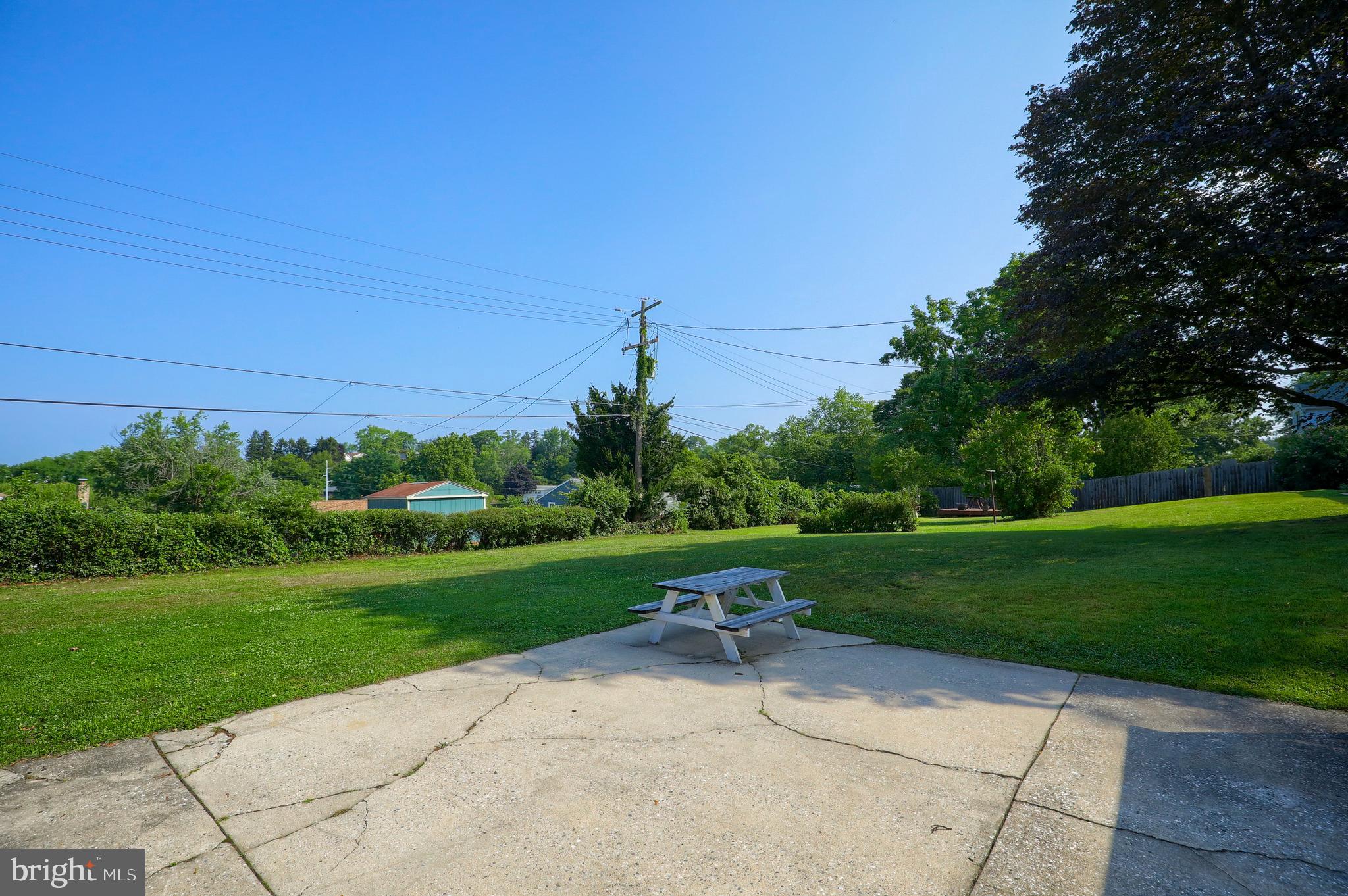 327 Edgehill Road York, PA 17403 - Photo 3 of 35