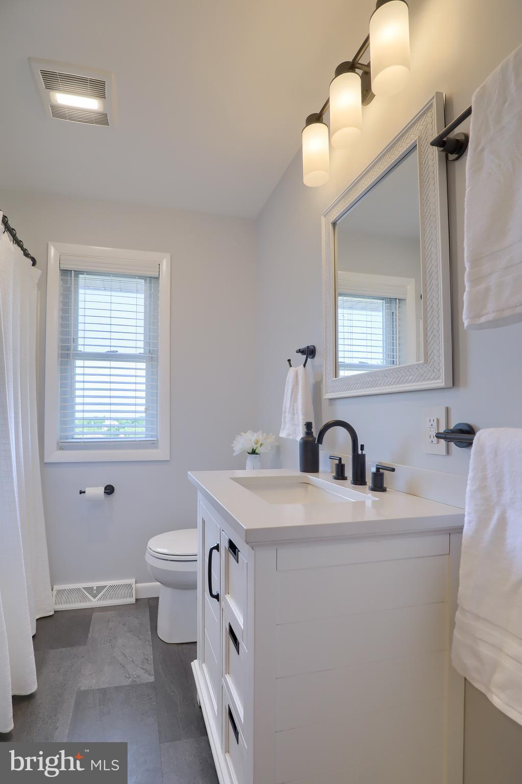 327 Edgehill Road York, PA 17403 - Photo 21 of 35