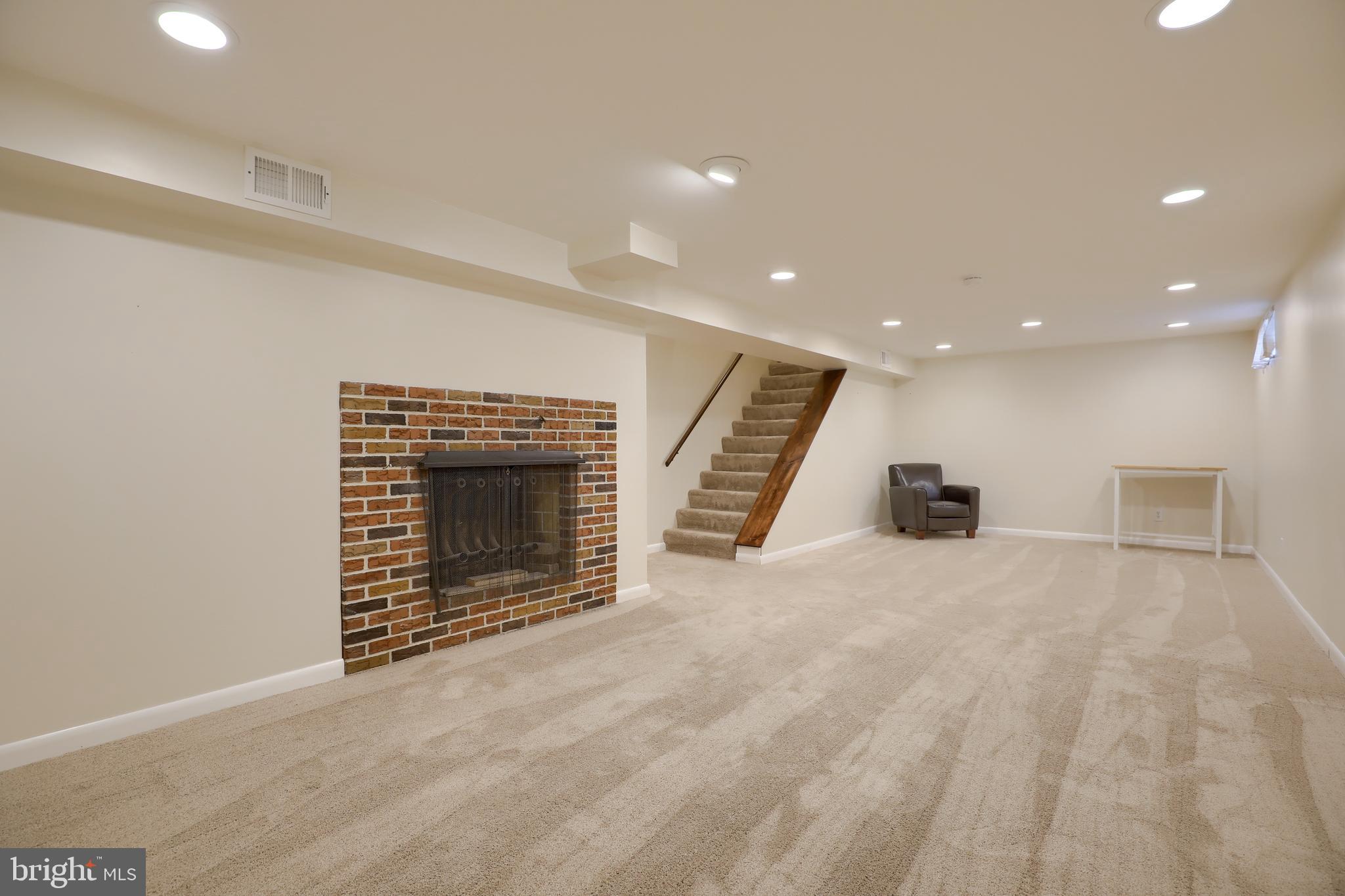 327 Edgehill Road York, PA 17403 - Photo 24 of 35