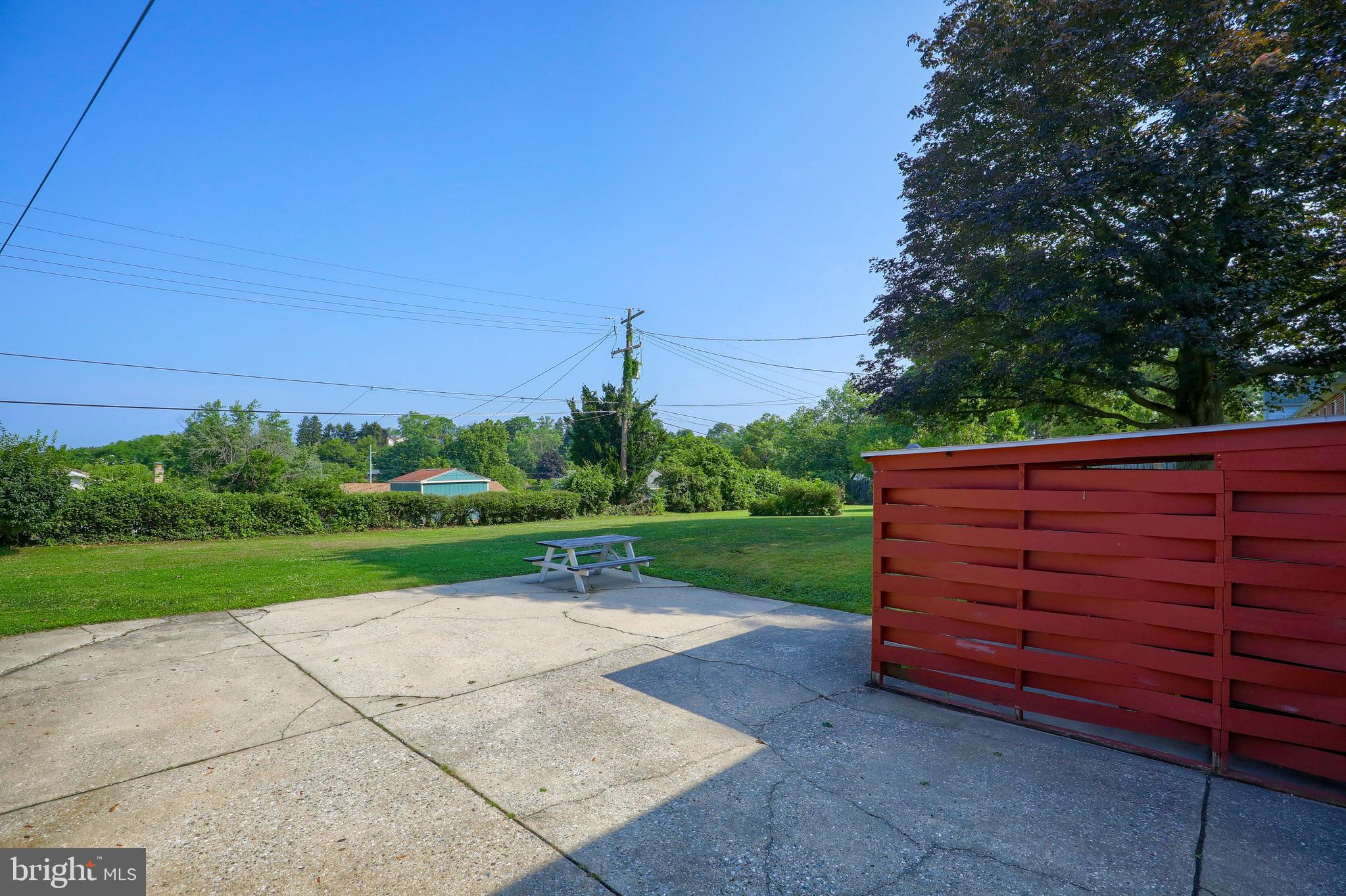 327 Edgehill Road York, PA 17403 - Photo 4 of 35
