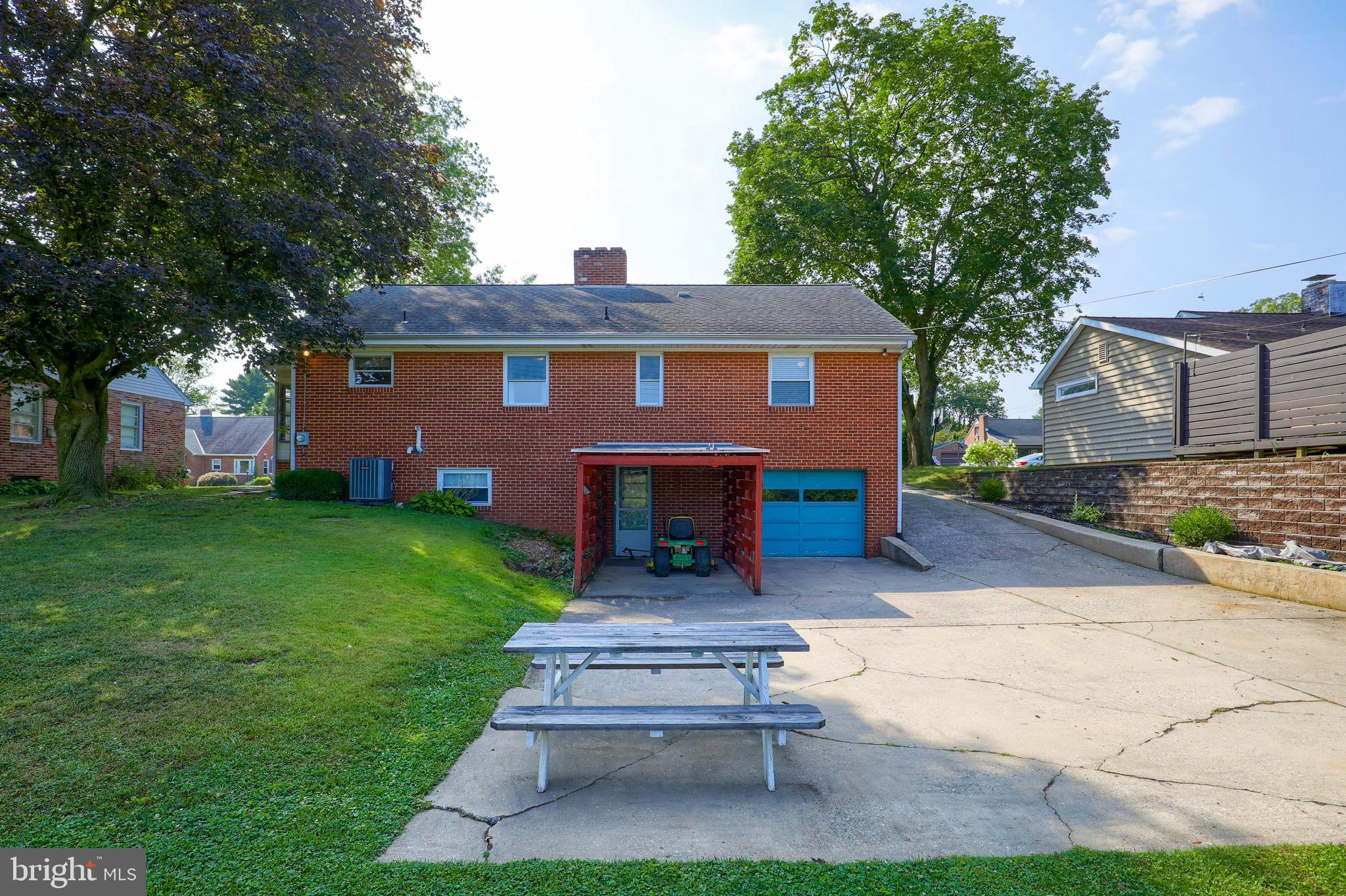 327 Edgehill Road York, PA 17403 - Photo 31 of 35
